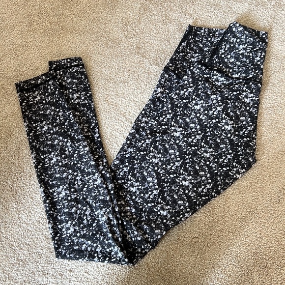 <Lululemon> Shine Tight (Roll Down) - Picture 2 of 5